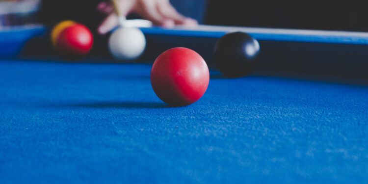 In a game of snooker, what color ball is worth 3 points?