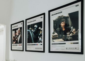 In the opening scene of The Godfather, what is the color of the rose worn by Don Corleone?