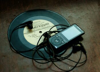 Who performed the 1958 hit song “Yakety Yak”?