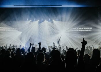 In which venue did the Beatles perform their first ever live public concert in the US?