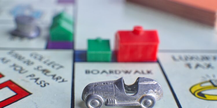 In Monopoly, how many houses are required before you can build a hotel?